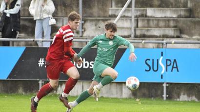 Archivbild: Hubert Ziegler
Lias Birle (rechts) und die DJK Gebenbach sind derzeit nicht zu stoppen in der Bayernliga Nord.