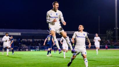 Bild: Tom Weller/dpa
Magdeburg-Stürmer Maximilian Breunig jubelt über sein Tor zum 1:0 in Illertissen.