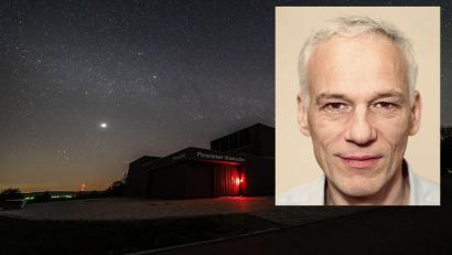 Bild: Rudolf von Waldenfels/Sternfreunde Amberg-Ursensollen/exb
Rudolf von Waldenfels liest im Planetarium Ursensollen aus seinem aktuellen Roman "In die Nacht".