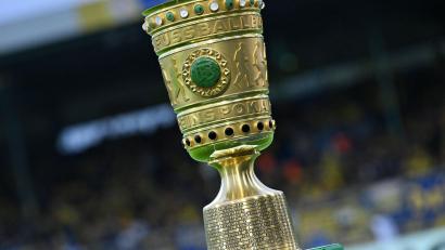 Bild: Swen Pförtner/dpa
Die begehrte Trophäe im DFB-Pokal