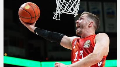 Bild: Soeren Stache/dpa
Führte die Bayern-Basketballer zum nächsten Sieg in der Euroleague: Europameister Andreas Obst. (Archivbild)