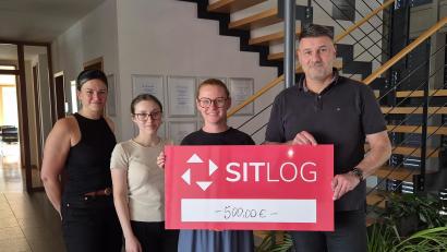 Bild: Michael Igl
Je 500 Euro spendet die Firma Sitlog an das Team Bananenflanke (im Bild), den Verein Bonsai, Bunter Kreis und die FFW Meerbodenreuth.