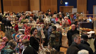 Bild: Archiv prh
Ein Besuchermagnet ist seit vielen Jahren der Hobbykünstlermarkt in der Neustädter Stadthalle. Am 15. und 16. November werden dort wieder hochwertige Hobbykunst und Kunsthandwerk angeboten.