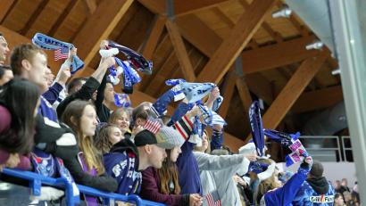 Bild: Elke Englmaier
Bereits während des ersten Drittels deuteten sich Spannungen auf den Zuschauerrängen an.