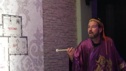 Bild: Florian Wein
Markus Pleyer spielt Professor Chong-Fu Sai, einen Mann mit dunklen Geheimnissen .