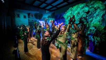 Bild: Trixi Grossauer
Der ursprünglich als "Kindersingkreis" gegründete Chor hat inzwischen internationale Erfahrung und macht im Zuge einer Deutschland-Tournee auch in Amberg Station.