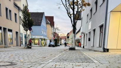 Bild: Andreas Feller
Die Breite Straße in der Schwandorfer Innenstadt wird ab Freitag, 31. Oktober, gegen Mittag wieder vollständig für den Verkehr freigegeben.