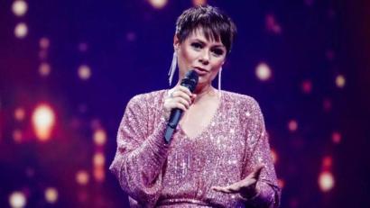 Bild: Francine Jordi
Francine Jordi begeistert mit ihrem Album „Ein Stückchen Weihnacht – Mein Geschenk für Dich“.