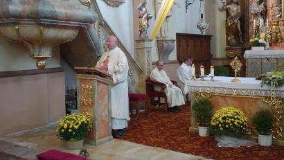 Archivbild: exb
Am Pult Klinikseelsorger Diakon Theo Margeth.