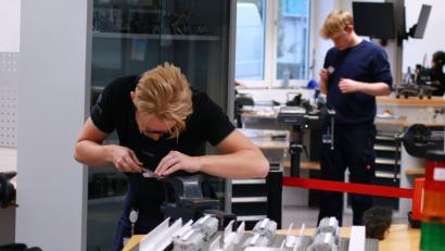 Bild: Marc Wohlfart
Mechatroniker Azubi Stefan Haupt gewinnt die Goldmedaille beim ersten World-Skills-Regio-Cup in der Nordoberpfalz.