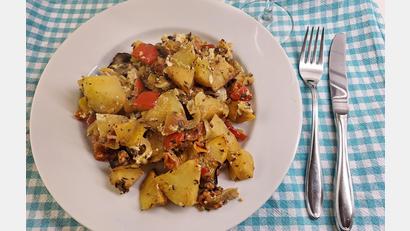 Bild: bl
Diese einfache Rezept für eine mediterrane Kartoffelpfanne kommt in der Regel auch bei Gästen gut an.