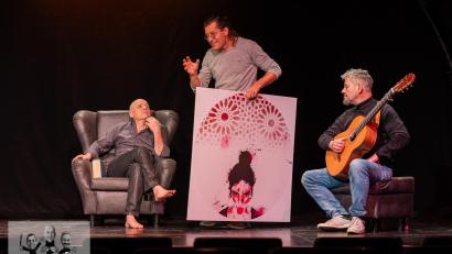 Bild: Taro Ebihara/exb
Schauspieler Georg Clementi, Maler Michael Ferner und Gitarrist Ossy Pardeller (von links) arbeiten sich in 90 erstaunlichen und vergnüglichen Minuten durch 2500 Jahre Zivilsation.