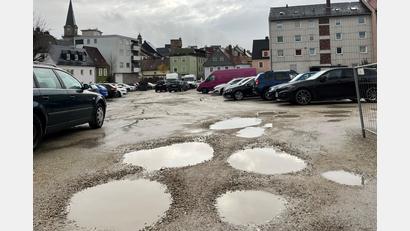 Foto: Sophia Goldner
Dort, wo jetzt ein Parkplatz mit vielen Schlaglöchern zu finden ist, entsteht das neue „Quartier im Winkel“.