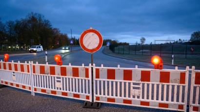 Symbolbild: Jonas Walzberg/dpa
Auf der Staatsstraße 2174 bei Bad Neualbenreuth laufen ab kommender Woche Bauarbeiten.
