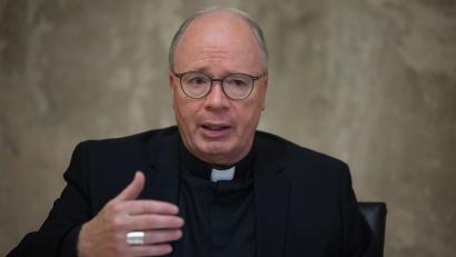 Bild: Harald Tittel/dpa
Bischof Ackermann bittet um Verzeihung (Archivbild)