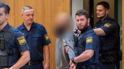 Bild: Peter Kneffel/dpa
Alles nur ein Spaß - oder Spionage für Russland? Ein Trio steht vor Gericht. (Archivfoto)