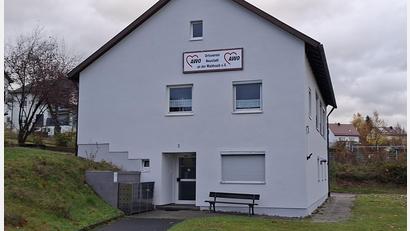 Bild: prh
Das AWO-Heim wurde heuer neu verputzt. Immer wieder muss der Ortsverein Geld für Renovierungsarbeiten an dem Haus aus den 50er Jahren in die Hand nehmen.