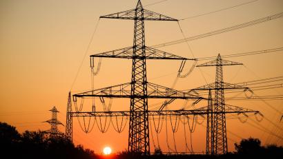 Bild: Julian Stratenschulte/dpa
Stromkunden können mit Entlastung bei Netzentgelten rechnen (Archivbild).