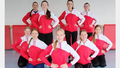 Bild: Robert Dotzauer
Eine intensive Vorbereitung ist Voraussetzung für die herausfordernden Auftritte der Garden. Im Spiegelsaal der Mehrzweckhalle trainiert die Prinzengarde.