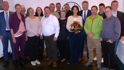 Bild: jp
Die Kastler Marktratskandidatinnen und -Kandidaten mit Bürgermeisterkandidat Stefan Braun und seiner Gattin Daniela: (von links) Harald Schwartz, Monika Breunig, Andreas Otterbein, Birgit Wiesend, Christine Apel, Roland Bösl, Rainer Angermann, Harald Meier, Nicola Weiß, Cliff Rüdinger-Härlin, Daniela und Stefan Braun, Tobias Lang, Michael Hummel, Hubert Zollbrecht und Jürgen Rubenbauer