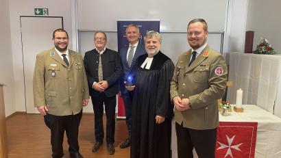 Bild: Lukas Büchold
Sie feierten die Eröffnung gemeinsam (von links): Tobias Karl (Mitglied des Johanniter Regionalvorstand Ostbayern), Martin Preuß (2. Oberbürgermeister der Stadt Amberg), Harald Schwartz (Landtagsabgeordneter im Bayrischen Landtag), Stefan Drechsler (Standortpfarrer des Johanniterstandortes Schwandorf), Julian Müller (Landesvorstand der Johanniter Bayern).