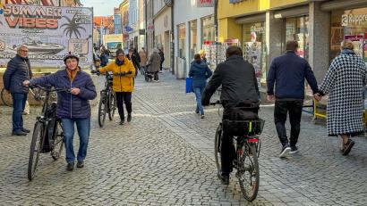 Bild: Wolfgang Steinbacher
Räder und Roller in der Innenstadt werden hin und wieder zum Problem für Fußgänger, wenn sie zu schnell unterwegs sind. Das sorgte für Diskussionen in der Bürgerversammlung.