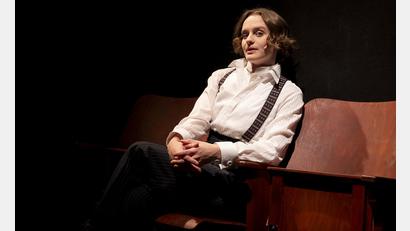 Bild: Sonja Ramm/exb
Laura Brettschneider spielt Georg Kreislers One-Woman-Musical "Heute Abend: Lola Blau" im Stadttheater Amberg.