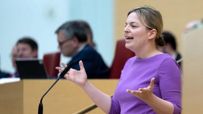 Bild: Sven Hoppe/dpa
Mehr Rücksicht auf Kinder in der Politik - das wünscht sich Katharina Schulze. (Archivbild)