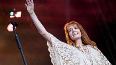 Bild: Britta Pedersen/dpa
Florence + The Machine mit Frontfrau Florence Welch haben mit „Everybody Scream“ ein vielseitiges Album produziert. (Archivfoto)