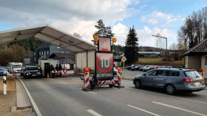 Symbolbild: scm
Bei Grenzkontrollen in Waidhaus wurde ein polizeilich gesuchter Mann gestoppt.
