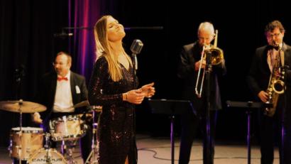 Bild: H. Gradischnig/exb
Madeleine Joel and The Hildeguards ehren beim Jazz-Zirkel Weiden die große Hildegard Knef.