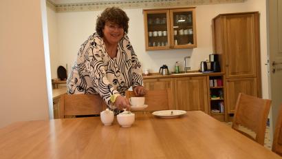 Bild: ubb
Noch ist Susi Bittner mit ihrer Idee zu einem Café "Lebensfreude" für Alleinstehende und Einsame in der Ratsch-Stube des Mehrgenerationenhauses allein. Aber am Freitag, 7. November geht es los. Sollte das Interesse größer werden als erwartet, kann in den Saal ausgewichen werden.