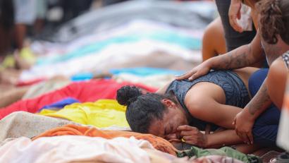 Bild: Tomaz Silva/Agencia Brazil/dpa
Nach dem blutigen Polizeieinsatz wird um die Getöteten getrauert. Menschenrechtsorganisationen fordern eine Untersuchung.