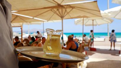 Bild: Clara Margais/dpa/dpa-tmn
Sonne und Strand: Mallorca ist seit vielen Jahrzehnten ein Besuchermagnet. (Symbolbild)