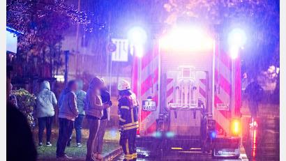 Bild: Boris Roessler/dpa
Im Frankfurter Nordwestzentrum lösten Knallgeräusche einen Polizeieinsatz aus.