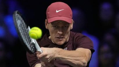 Bild: Christophe Ena/AP/dpa
Ist wieder die Nummer 1 der Tennis-Welt: Jannik Sinner.