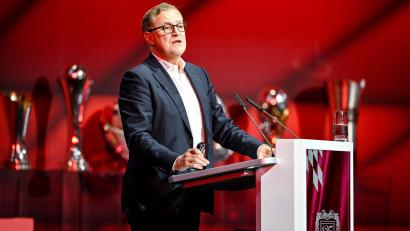 Bild: Harry Langer/dpa
Vorstandschef Jan-Christian Dreesen verkündet wieder gute Finanzzahlen.