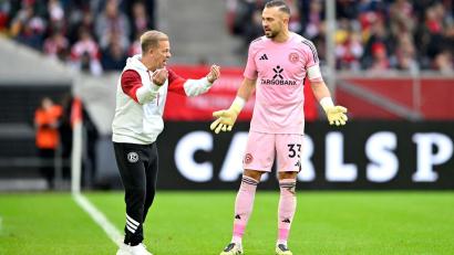 Bild: Anke Waelischmiller/dpa
Fortuna-Coach Markus Anfang (li.) und Torwart Florian Kastenmeier: Was tun?