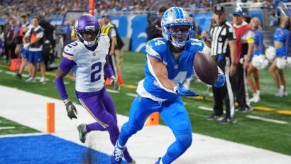 Bild: Paul Sancya/AP/dpa
Detroits Amon-Ra St. Brown (r) blieb gegen die Vikings ohne Touchdown.