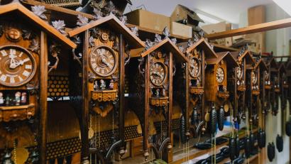 Bild: Philipp von Ditfurth/dpa
Hersteller streben einen Schutz der Kuckucksuhr als Kulturerbe an.