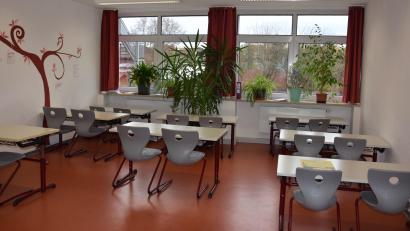 Bild: fla
Das bisherige Hausaufgabenzimmer der Mittagsbetreuung ist für die Ganztagsbetreuung zu klein, daher haben die Planer ein Klassenzimmer in die Ganztagsbetreuung integriert - das gefällt allerdings der Rektorin der Grundschule nicht.