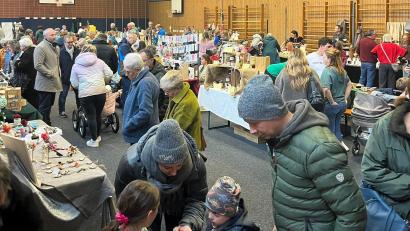 Bild: Melanie Roith
An beiden Nachmittagen der Veranstaltung war ein ständiges Kommen und Gehen der Besucher zu verzeichnen und brachte Zufriedenheit und Erfolg bei den Hobbykünstlern und Veranstaltern.