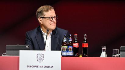 Bild: Harry Langer/dpa
Äußert sich nach Kritik am Sponsor: Vorstandschef Jan-Christian Dreesen.