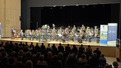 Bild: mgo
Das sinfonische Polizeiorchester Bayern gastierte in Weiden und spendete sämtliche Erlöse des Abends dem Verein zur Förderung krebskranker und körperbehinderter Kinder.