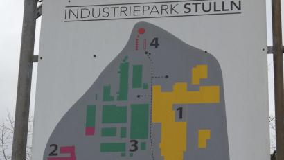 Archivbild: Hösamer
Die Fluorchemie ist auf dem Lageplan des Industrieparks Stulln grün markiert. Der Rückbau der Anlagen läuft. Für die Gebäude soll eine Nachnutzung gefunden werden, unter anderem könnte Rostasche aus dem Schwandorfer Müllkraftwerk recycelt werden.