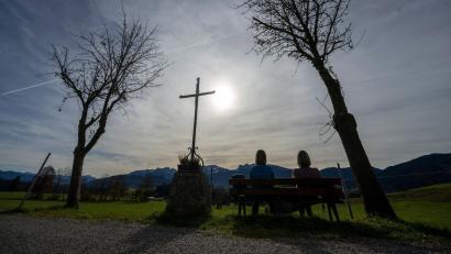 Bild: Stefan Puchner/dpa
Auf recht viel Sonne können sich die Menschen in Bayern freuen. (Archivbild)
