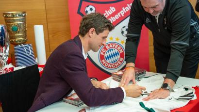 Bild: Marina Gube
Thomas Müller beim FC Bayern Fanclub Nabburg/Oberpfalz