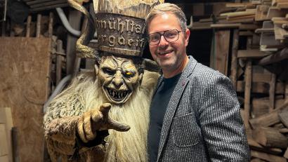 Bild: Harald Meier
Organisator Harald Meier (rechts) und Sepp Wagner, Vorsitzender der teilnehmenden Altmühlthaler Bergdeifln, freuen sich auf drei Veranstaltungen rund im die Rauhnächte im Forsthof in Kastl.