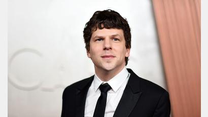 Bild: Richard Shotwell/Invision/AP/dpa
Eisenberg war für seinen Film „A Real Pain“ bei den diesjährigen Oscars nominiert. (Archivbild)