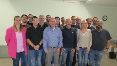 Bild: Johann Pilarski
Die Stadtratskandidaten nach der Nominierung (von links): Susanne Mutzbauer, Sebastian Schlosser, Philipp Lindthaler, Pascal Rackwitz, Werner Schlosser, Christoph Prechtl, Matthias Rackwitz, Juliana Birner, Tobias Forster, Bernhard Keck, Mathias Kuhnt, Gerhard Neidl, Nadja Heindl, Christian Heindl, Martin Flierl, Florian Friedl.